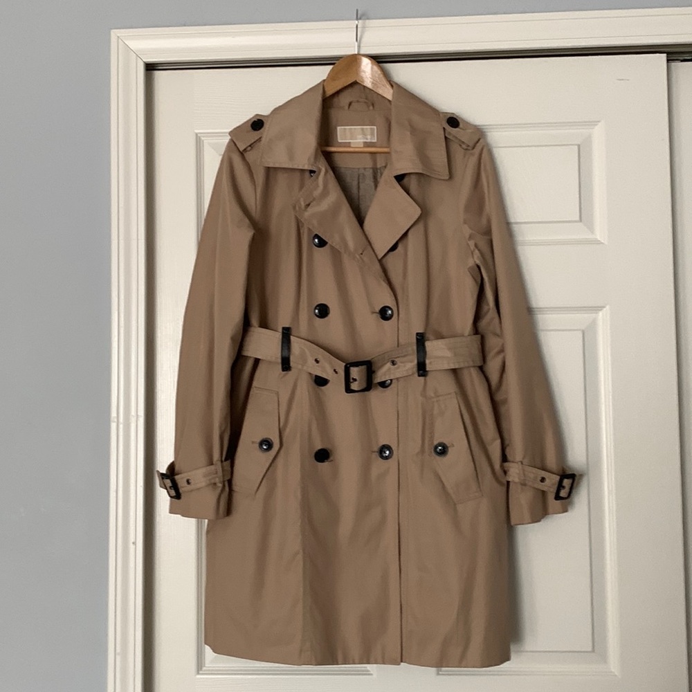 Nice spring trench coat,  perfect condition